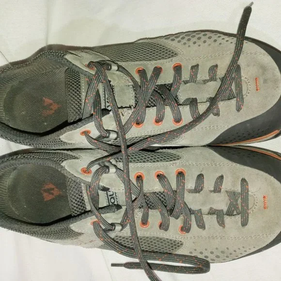Vasque Grand Traverse Hiking Shoes - Picture 2 of 8